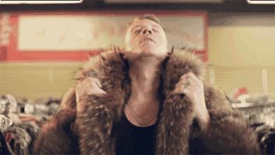 穿那么厚也能做行走的发光体？你的漆皮够亮么！