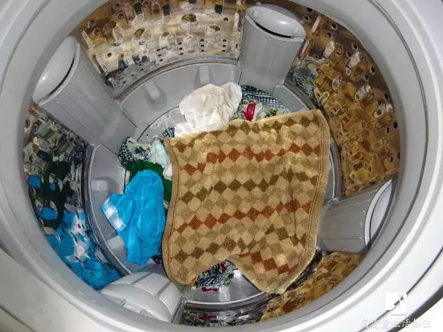 洗衣机脱水衣服怎么最快干,没有洗衣机如何让衣服快速干