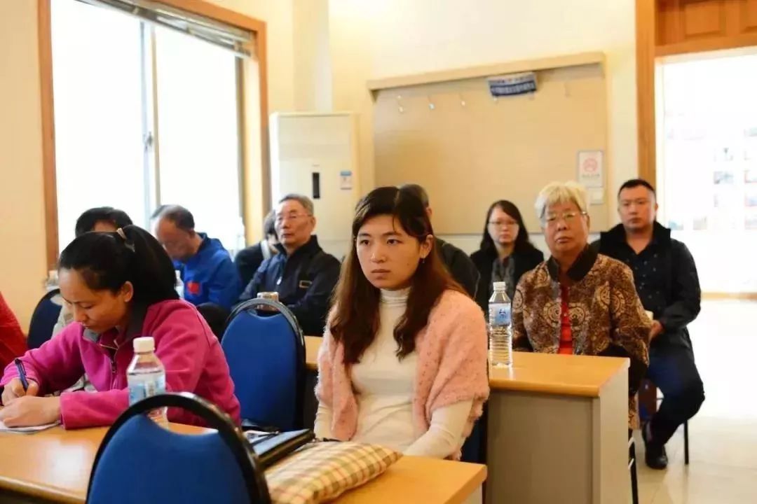 孝敬老人情暖重阳节,孝老爱亲情暖重阳图片