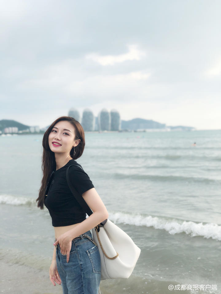 抖音上很火的一个原唱女歌手,成都妹儿抖音原唱