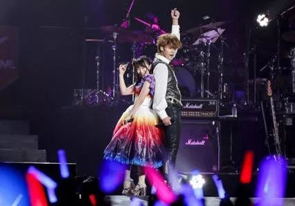 写作声优歌手演员，读作鬼畜表情包蛇精病