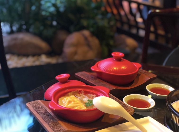 在广州的破旧小区里，一只爱马仕birkin只要5000元