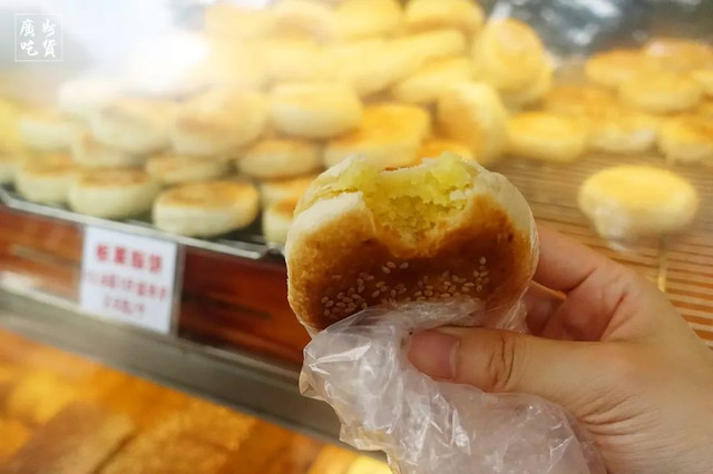 张敬轩住过的这条老街，随便几家美食店，加起来超过150岁！