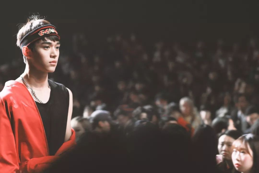 2022秋冬首尔时装周型男街拍,2019首尔时装周