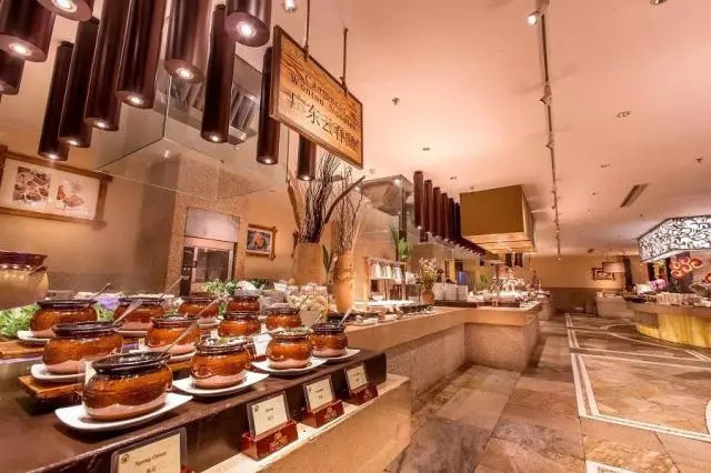 巨抵！399=2大1长隆小白虎餐厅自助午餐，边吃边睇白虎，周日不加收