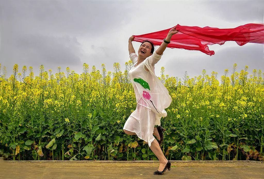 中国大妈才是地球上最敢穿的街头王者！当红时尚单品都是你妈玩剩下的