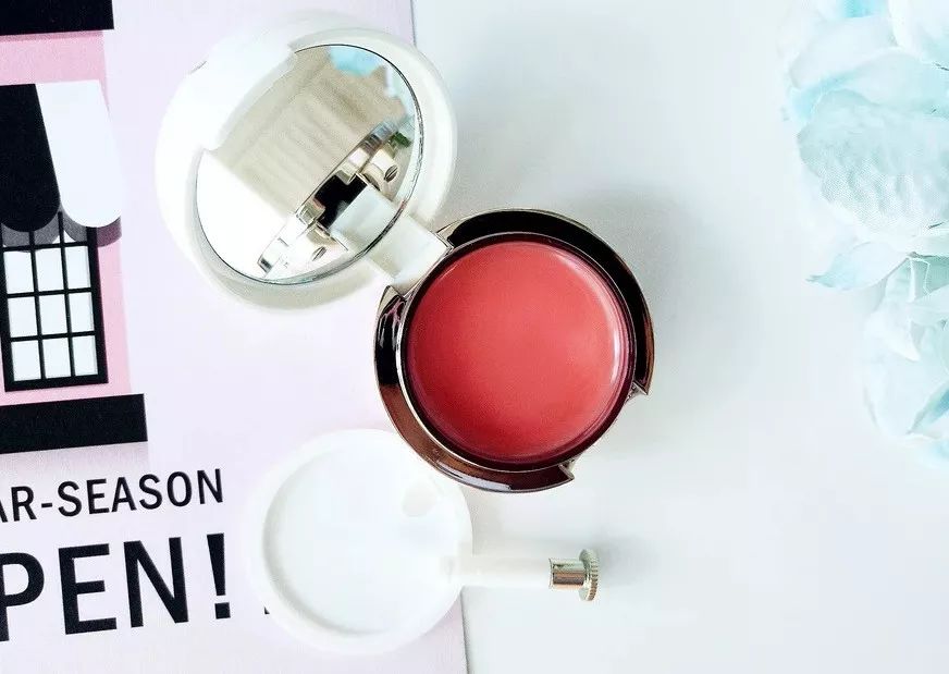 嘴唇干裂？世界最昂贵“液体钻石”，恢复水润，告别唇部细纹！