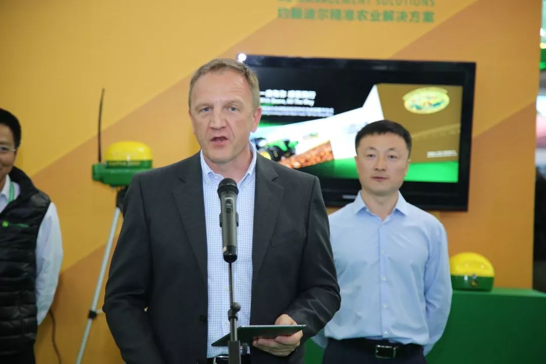 逛国际展岂能少了约翰迪尔（中国）？——“跃动之鹿”惊艳全场