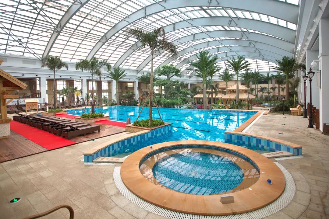 刘烨旅游,刘烨一家四口出游