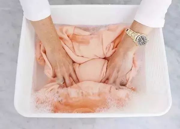 羊毛衣怎么防止掉毛,羊毛衣能用含酶洗衣粉吗