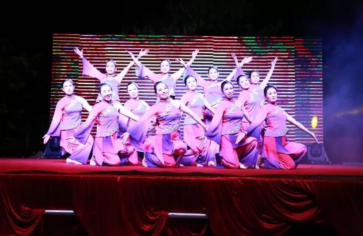 这一夜场集市有亮点，看剧学法两不误！