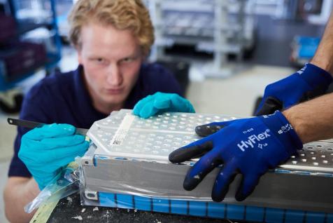 固态电池汽车真实续航,固态电池对电动汽车有什么影响