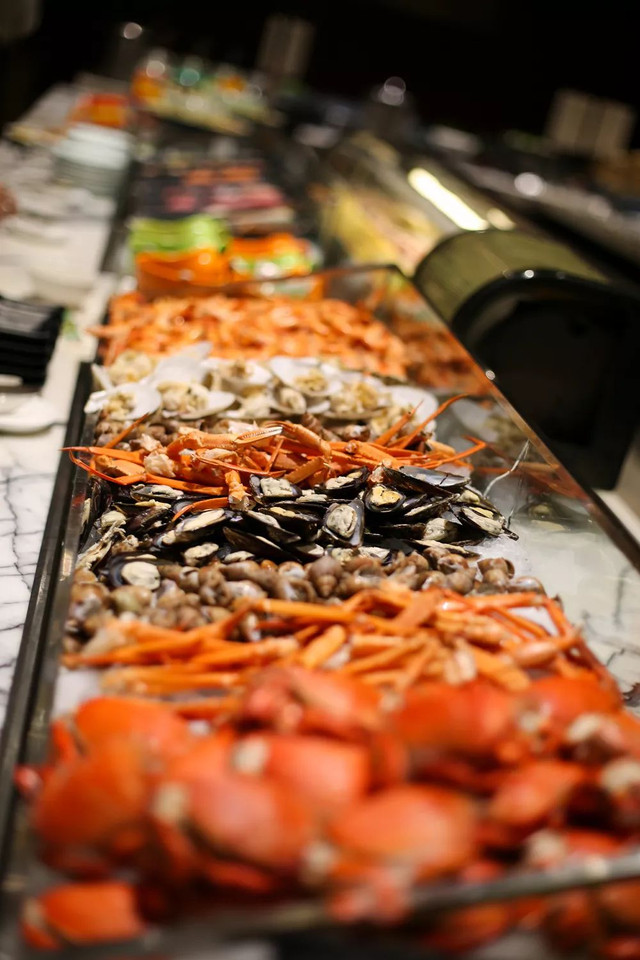 福利‖带上你的plus胃，郑州这家海鲜自助餐厅鲍鱼螃蟹吃到醉！