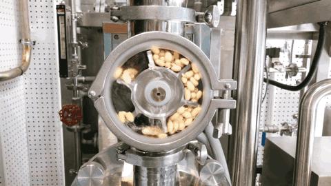 人手一杯咖啡,人手一杯超大杯奶茶