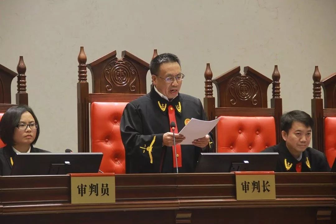 男子在医院行凶致1死1伤进展,男子因恋爱不成当街行凶死刑