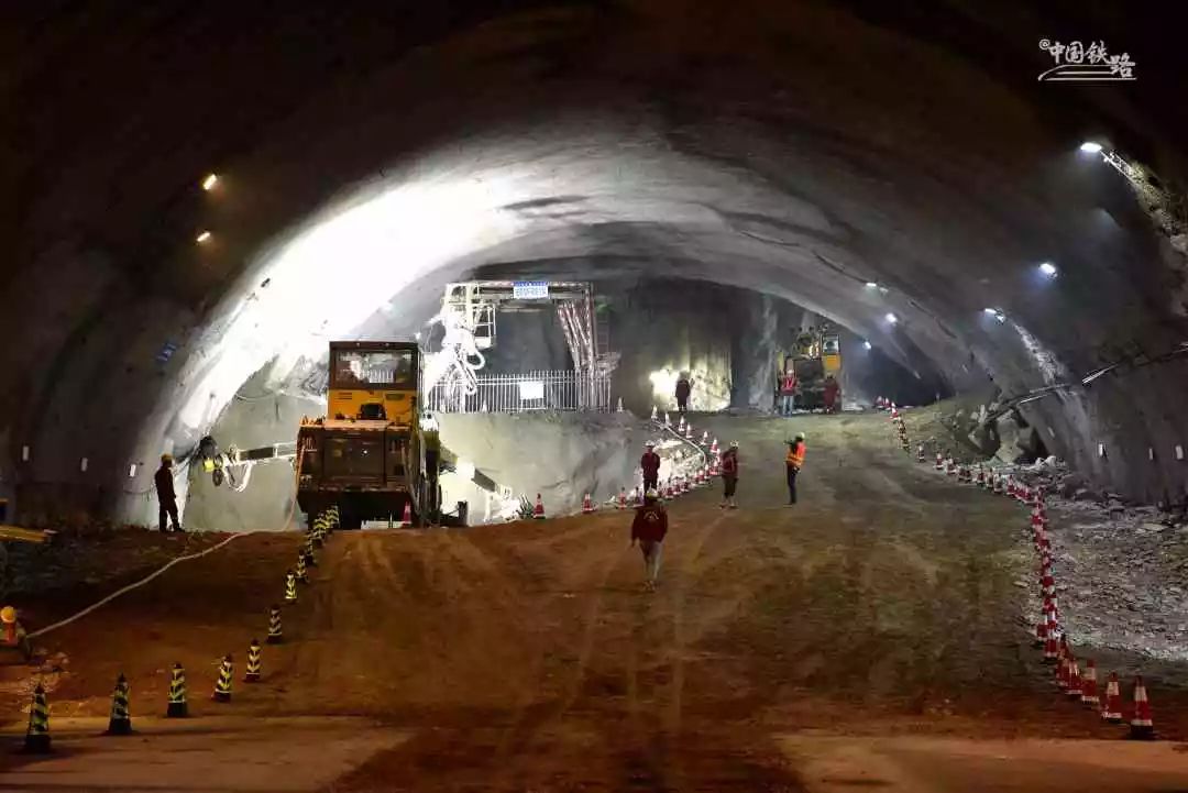 有哪些中国铁路工程震撼到你,中国铁路在建超级工程有哪些