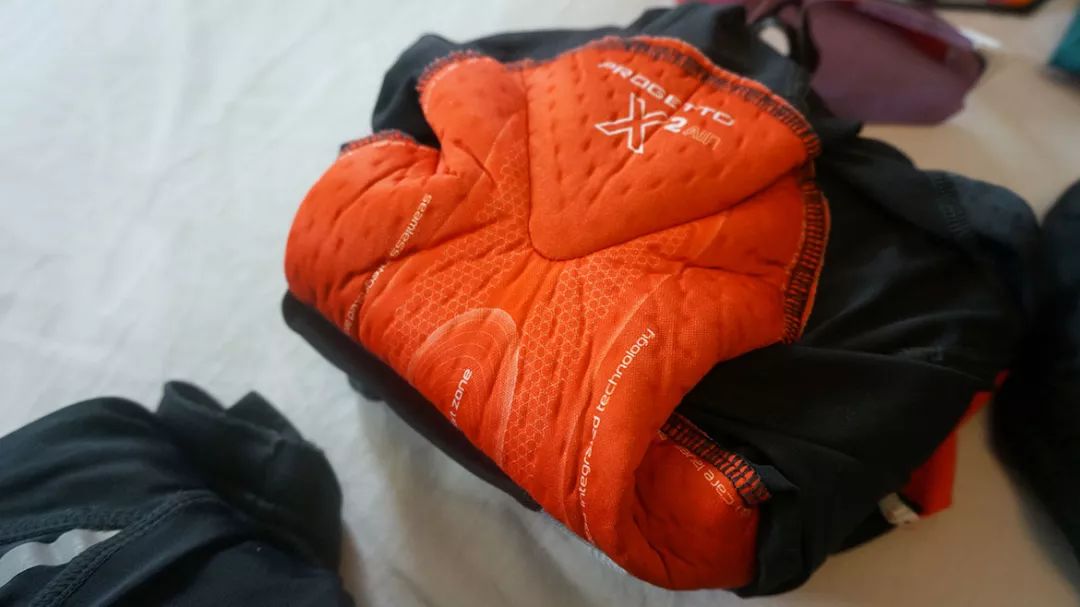 除了不可描述,夫妻出门比赛都带些啥?