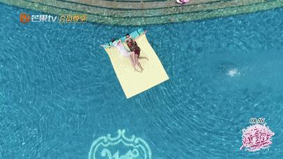 1200㎡透明泳池小红书点赞100w+,这家黄金海岸边的酒店才是海岛季首选