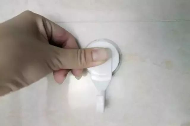 挂钩挂门框上老是掉下来怎么办,家里的挂钩很难摘掉怎么办