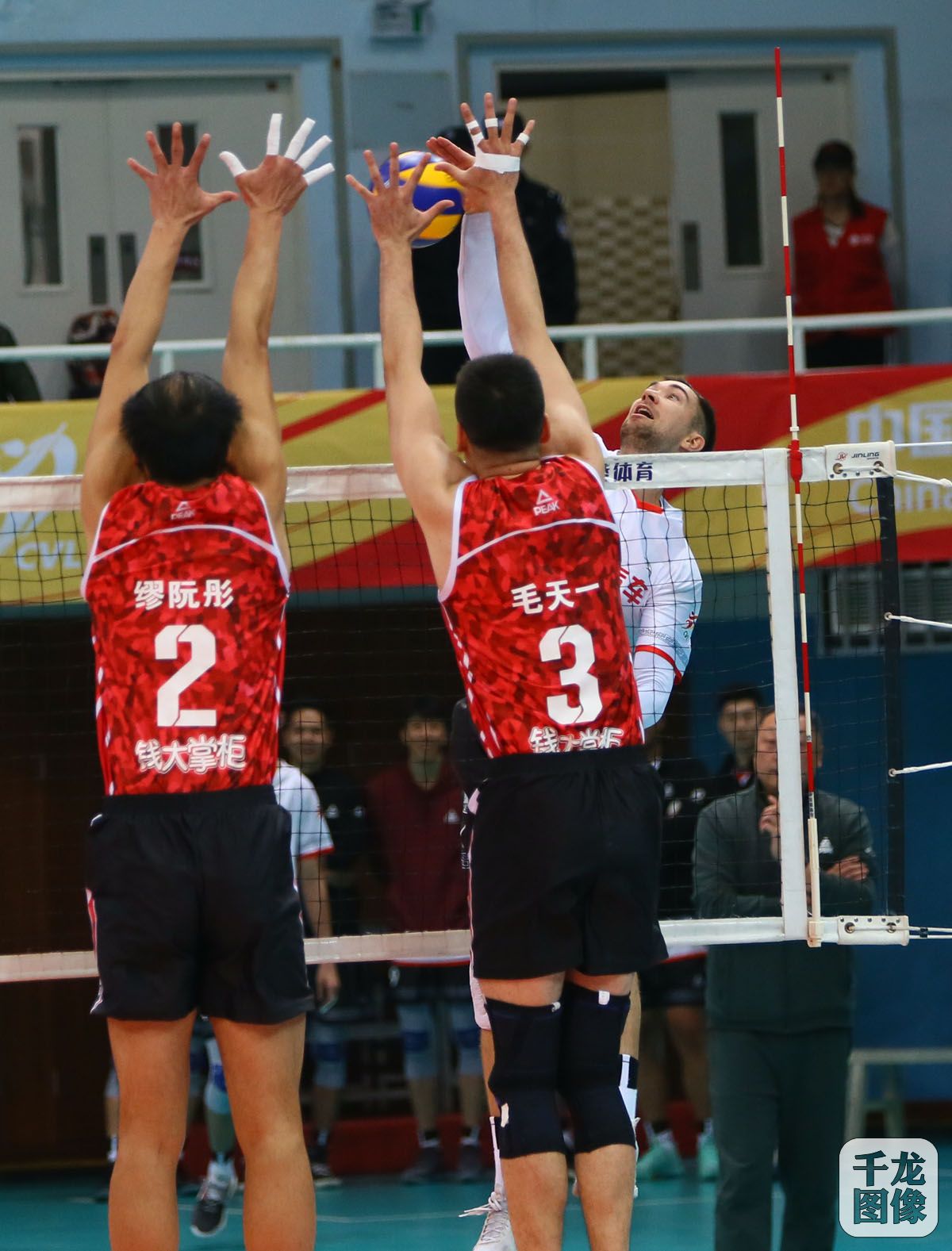 北京北汽男排挺进决赛目标卫冕,北汽男排排除困难积极备战联赛