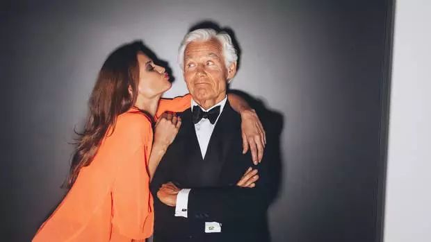 呵呵！温哥华中国留学生自述被三个“干爹”*养包**：“我们只是在恋爱而已”