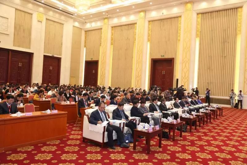 「改革开放中的今天」2016年11月15日，河北省历史上第一包经RH精炼炉冶炼的高质量钢水在唐钢诞生