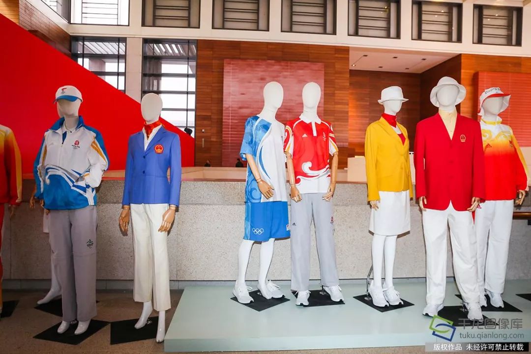 从军装演变的衣服,从军大衣变成将军