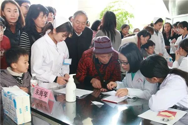 上海瑞金医院开展联合义诊，大理这两个地方火爆了！