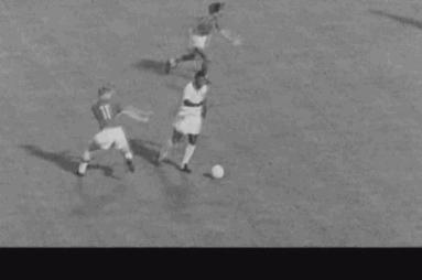 贝利纪录片球王传奇,世纪球王马拉多纳