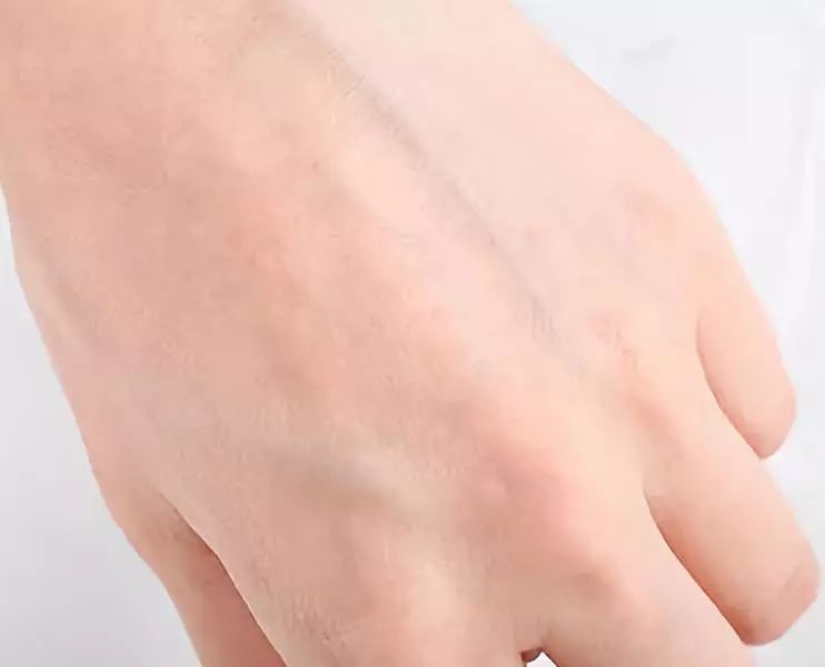 卖疯了！澳洲平价绵羊油，秋冬补水保湿首选，一罐用全身，英国女王都打call