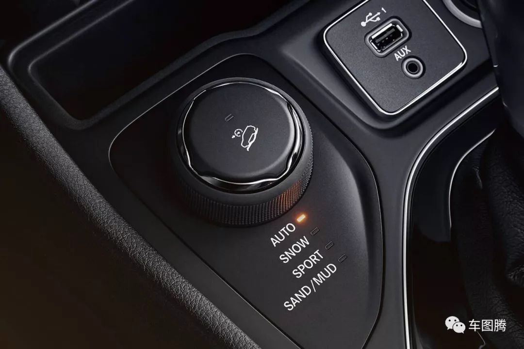 jeep自由光新车落地价,jeep自由光20172.4l领先智能版配置