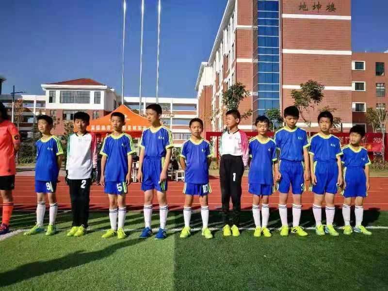 「新闻晚餐」六安又一村官被纪委通报｜这些“口子窖”“海之蓝”等竟是假酒……