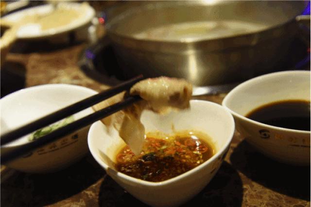 吃火锅芝麻蘸酱怎么调才好吃,吃火锅蘸酱怎么调