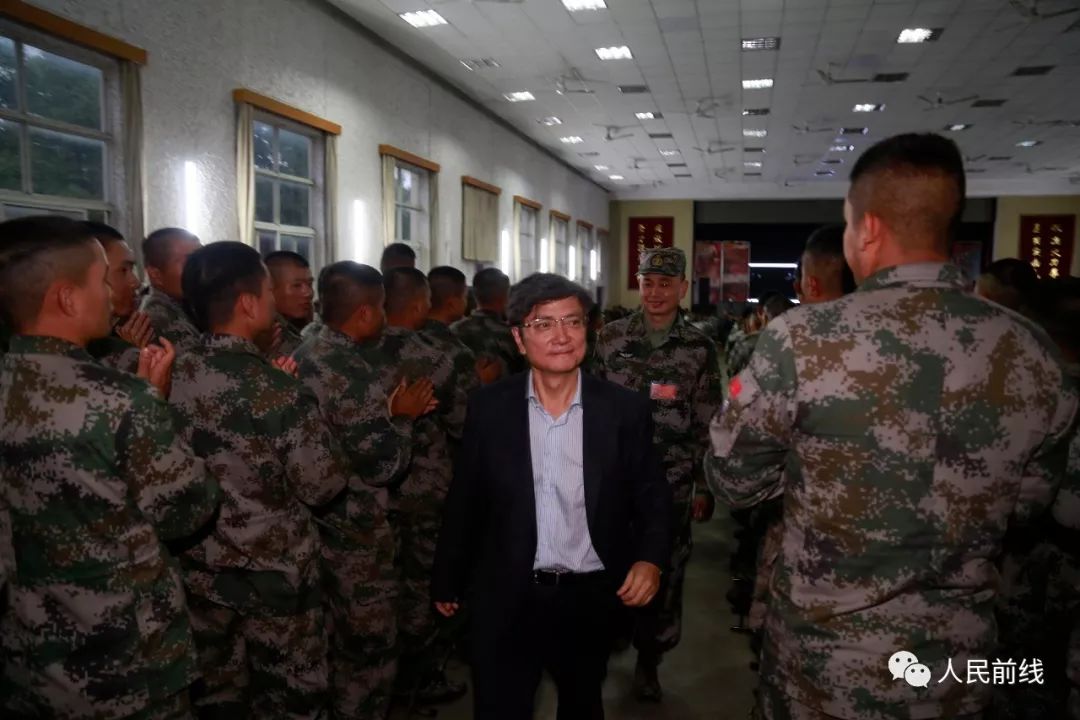 还记得浙大“强哥”吗？他来新兵旅上课，现场爆发掌声100多次……