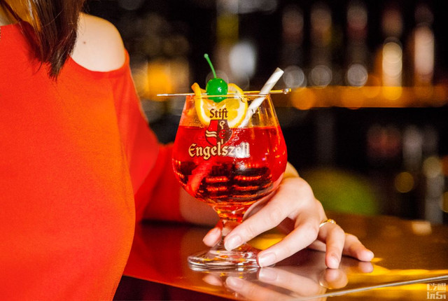 500余款全球各地精酿,3000多个钢铁酒格组成的巨幕外墙!长沙又一约酒圣地来了~