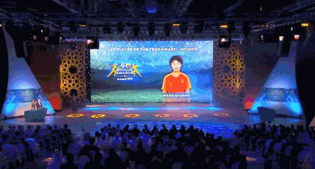 厉害！湖*姑北**娘荣膺亚洲足球小姐：从小跟男孩一起踢球