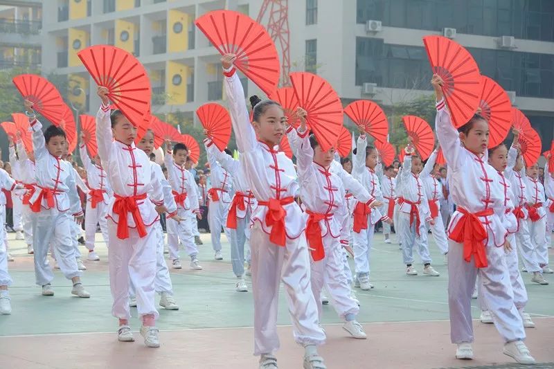 鍋ュ悍鍚戜笂浣撶幇褰撲唬瀛︾敓绮剧椋庤矊,鍋ュ悍鏍″洯娲诲姏灏戝勾