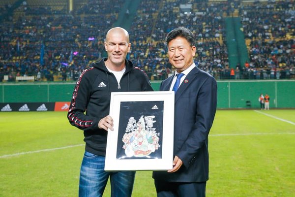 传奇球星齐达内,齐内丁齐达内fifa足球世界