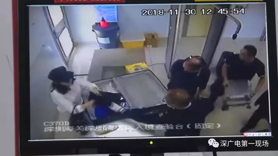 某女明星怒斥海关检查,女演员发文怼海关刁难