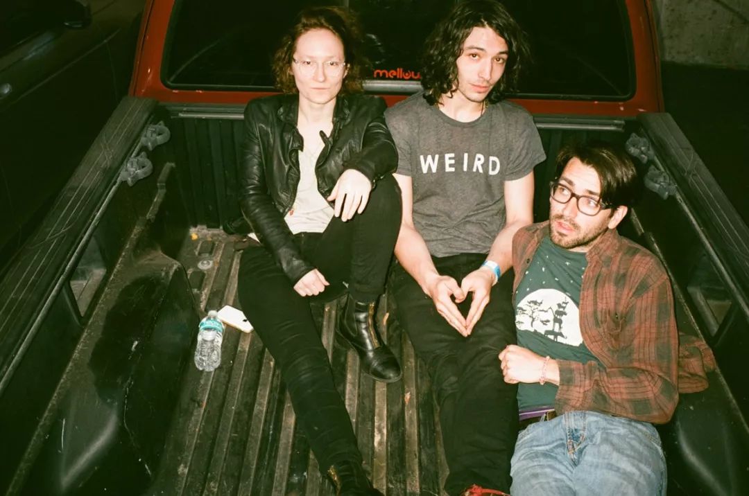 除了登上《Playboy》，“默然者”Ezra还是男女通杀的Fashionicon