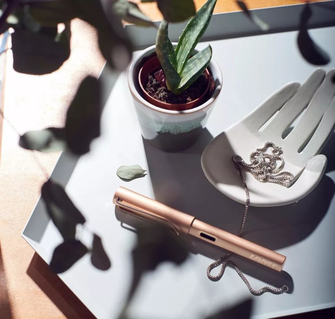 为什么以前用很普遍的钢笔,为什么越来越多的人使用钢笔