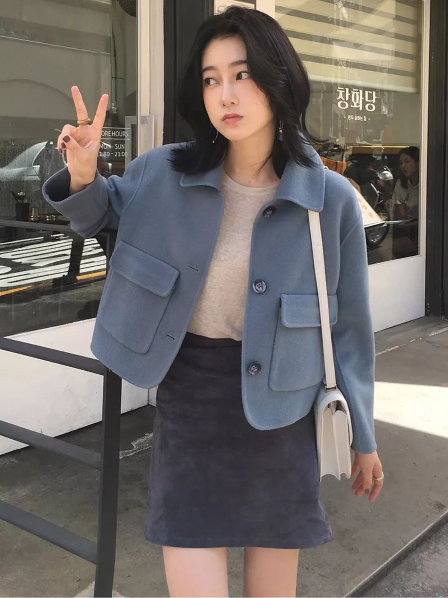 别再穿黑色了，这个颜色今年超流行，百搭时髦还显白显气质