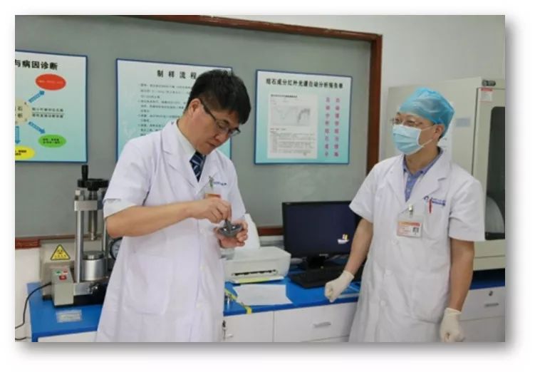 2018“广东好医生”有东莞的这位“结石王”，他建了个博物馆，珍藏了2300+份人体结石！