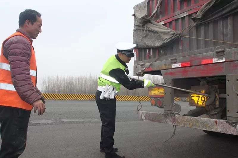 「“高速路上好交警”事迹展示(十二)」“我是九零后高速交警,我们踏实肯干更勇于创新”—记高支队昌吉大队民警代创新