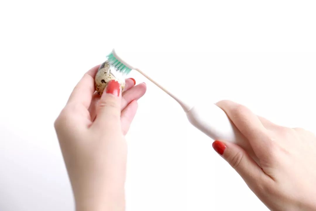 花了一万元做牙齿很难看,花了60万做的牙齿