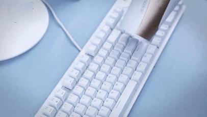 电吹风吹后背治发烧,吹风机吹身体舒服