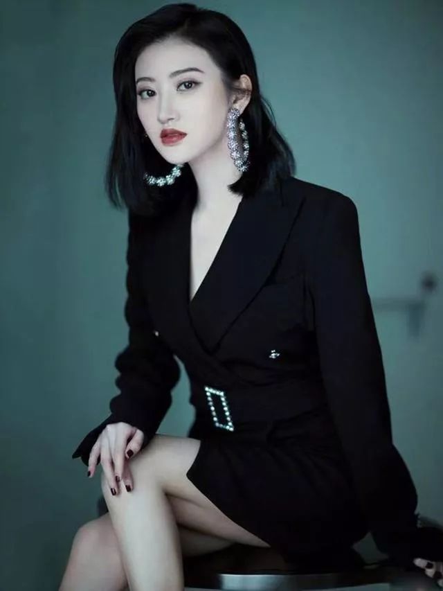 耳夹高级感珍珠,精致耳夹高级感珍珠元素