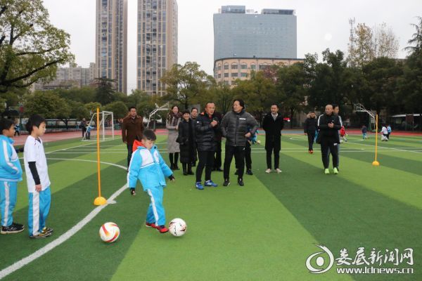 “足球教父”朱广沪来娄底考察校园足球