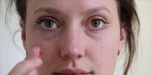 又是激凸又是露底，“蜜桃肌”的盛世美颜也有翻车时