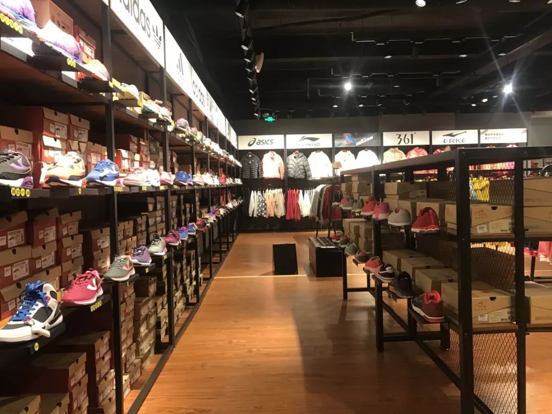 阿迪达斯羽绒服700元能买到真的吗,199阿迪达斯羽绒服